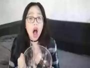 Asiatica comiendo semen Asian eating cum