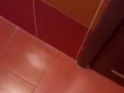 Un trou de baise dans une sandale
