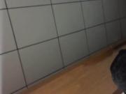 Espiando gordinho no banheiro