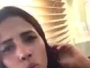 brunetka z silikonami.mp4