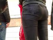 Girl with tight ass in metro