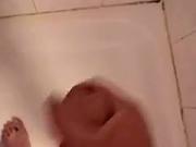 In die Dusche spritzen