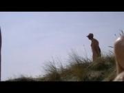 yoyeur in the dunes
