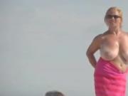 just wow big tits on beach