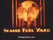 Awesome Ad with Playful Chick 1930s Vintage