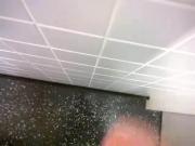 Op de badkamer