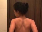 Sporty asian spreading her holes
