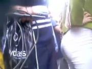 Gostosa com a bunda balancando voyeur Nice ass bslance