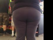 Thick pawg in yoga pants