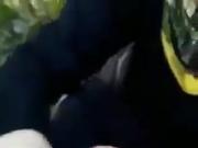turbanli laz kizi parkta sakso cekiyor