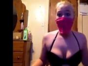 Bandana masked girl twerking
