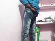 Pakinti aunty ki pilichi kitchen lo thisukelli dengani