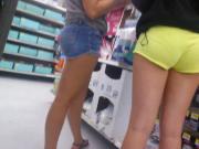 Two young pawgs put on a show
