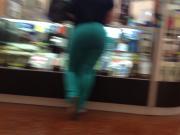 NALGONA EN LEGGINS AZULES 1