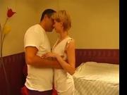 Blonde vrouw smacht naar een pik