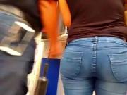 NICE ASS IN TIGHT JEANS