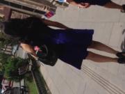 Upskirt a nalgona de azul