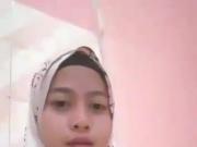 Pretty hijab tudung jilbab girl masturbate in the shower