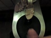 Wet Shoes - Weggeworfene Schuhe der Nachbarin nass gemacht