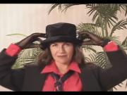 Mature Andie - Sriptease