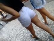 Duas novinhas no centro