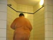 Gordito en la ducha 2