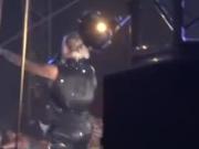 Gwen Stefani - working that ASS on stage