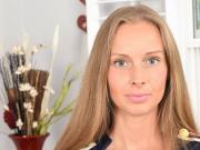 Solo girl, Kinuski Kakku is having an interview, in VR