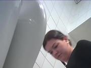 girl with sexy ass pissing