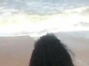 Braba rebolando na praia