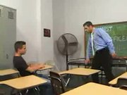 Profesor y alumno follando durisimo en clase 