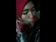 indonesian- jilbaber hijab isap kontol pacar