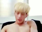 asian twink blond-dyed wanking & trying to cum 44''
