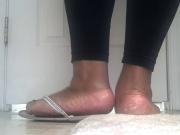 Thick ebony feet in flip flops