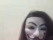 Maskeli kiz memelerini aciyor