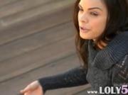 beauty rubbing the clit behind the house