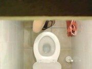 masturbation dans les toilettes au travail