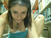 Horny teen masturbates in the library - Pornmakicom