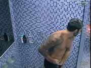 Bbb 11! bbb sexy! cristiano mostra o pênis durante o banho