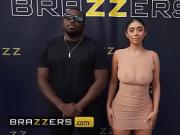 BRAZZERS - Violet Myers Shows off her asshole to Paparazi