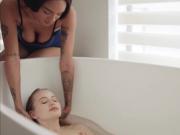 Scarlett Sage licks Julie Kays pussy in the bathtub