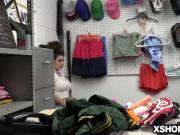 HAHA, this shoplyfter scene is absolutely hilarious!