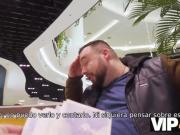 'VIP4K. Hombre conoce a la dulce pelirroja en el centro comercial y se la folla por dinero'