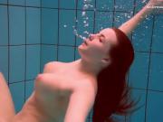 'Nude babe Vesta shows herself nude underwater'