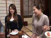 JAPANESE SEXY GIRL SPREADS LEGS FOR A FUCK CREAMPIE