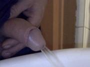 Piss ins Waschbecken