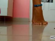 Latina Shows Her Beautiful Feet