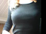 shows_titties_pussy