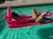 Hottie fucks her cunt with huge dildo in the pool