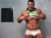 KINKY BODYBUILDER WANK